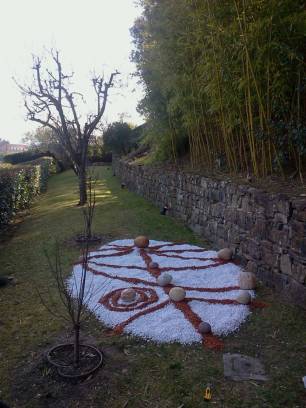 ZEN Garden:Planets,grid Carrara white and Verona red